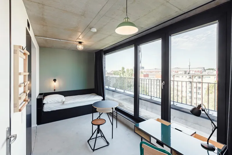 Neon Wood Student Housing - Penthouse Balcony Apartment in Berlin, Mitte-Wedding — photo 1